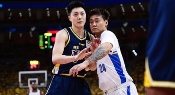 乐鱼体育官方网站-CBA男篮动态更新！广东男篮vs北京男篮，赛前带来广东男篮胡明轩、奎因、徐杰以及北京男篮赵睿最新消息