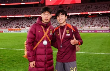 乐鱼体育app下载-贺一然、玄智健晒合影：顶峰相见，祝我们在新俱乐部一切顺利