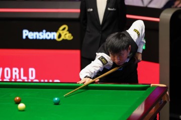 斯诺克世锦赛：赵心童9比7领先丁俊晖